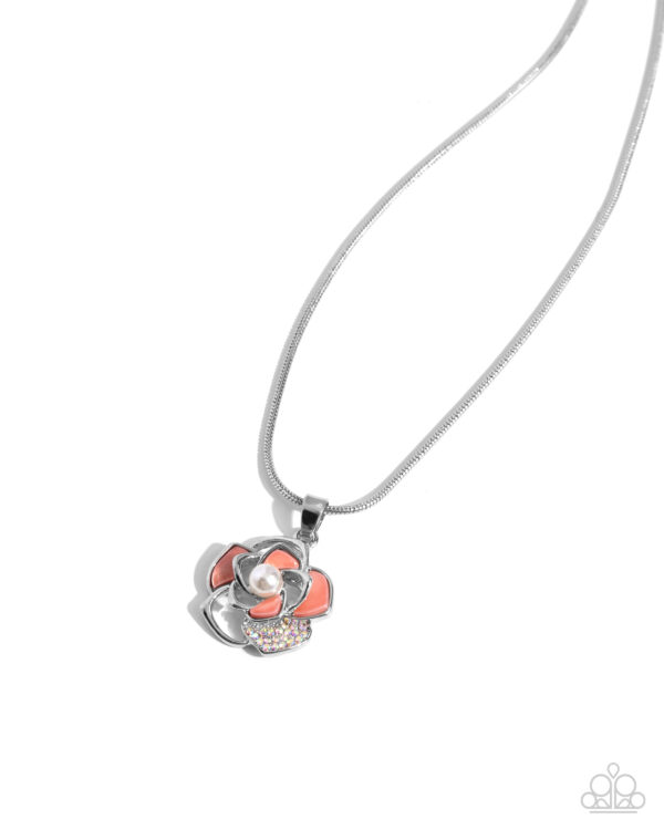 Complete Look
Necklace: Mademoi-SHELL Magic - Orange
Ring: Mademoi-SHELL - Orange - Image 2