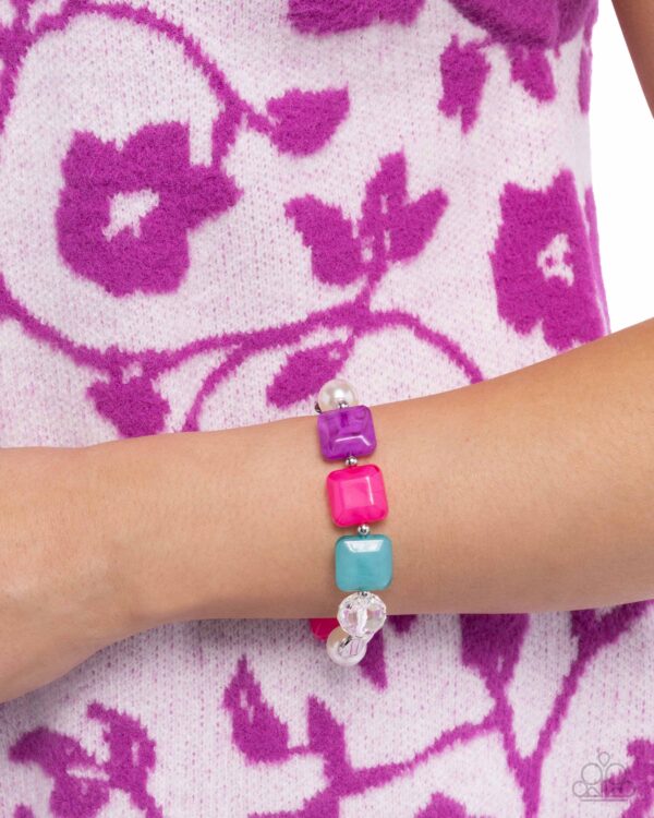 Continuous Cubes - Complete Look
Necklace: "Capricious Cubes - Pink" 
Bracelet: "Captivating Cubes - Pink" - Image 5
