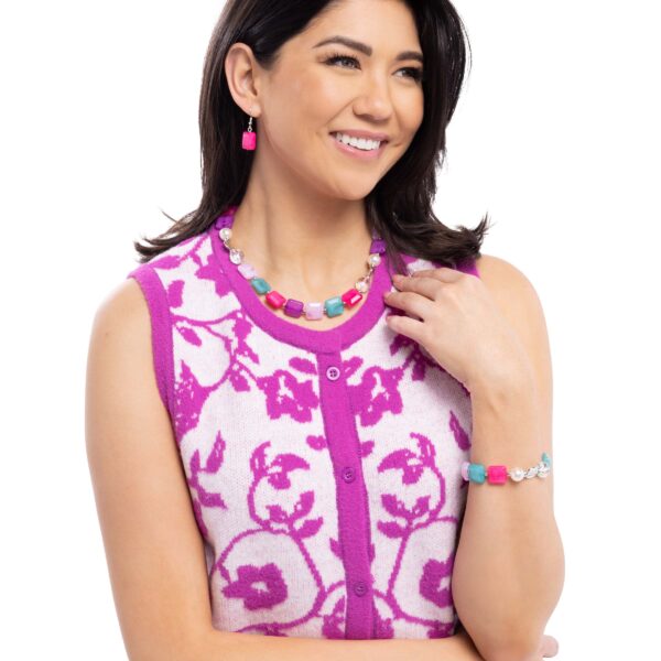 Continuous Cubes - Complete Look
Necklace: "Capricious Cubes - Pink" 
Bracelet: "Captivating Cubes - Pink"